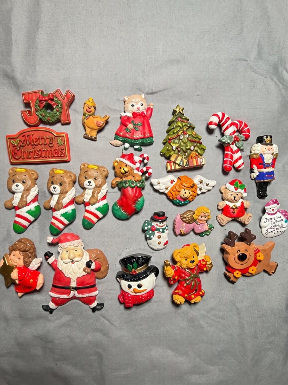 21 Piece Vintage Christmas Pin Lot Plastic Resin Holiday Brooches RUSS